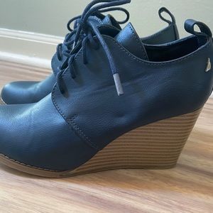 Nautical Navy Blue healed tie shoe 8.5